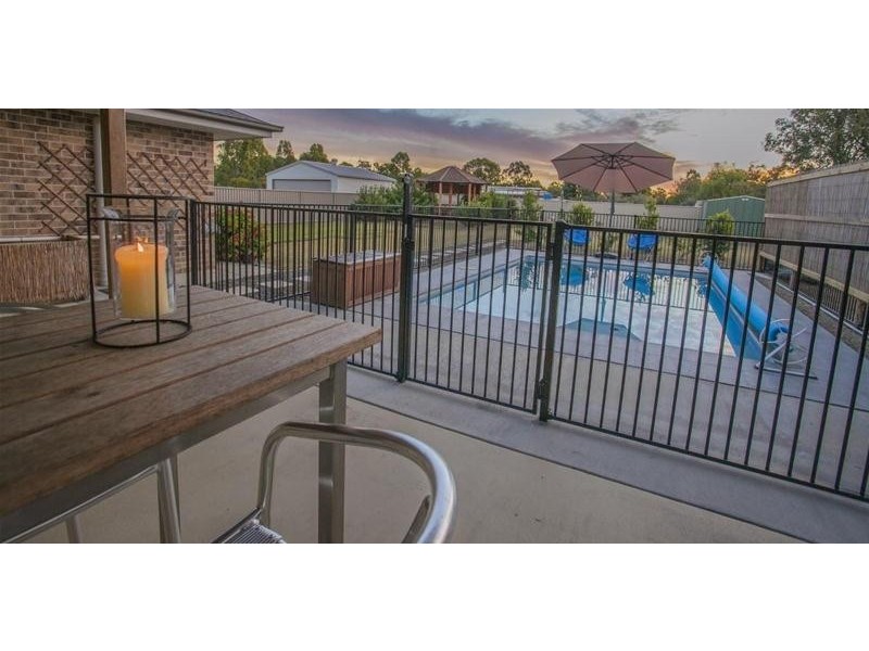 12 Parker Place, Chinchilla QLD 4413