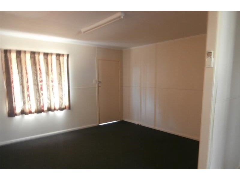 1 & 2/11 Covington Street, Chinchilla QLD 4413