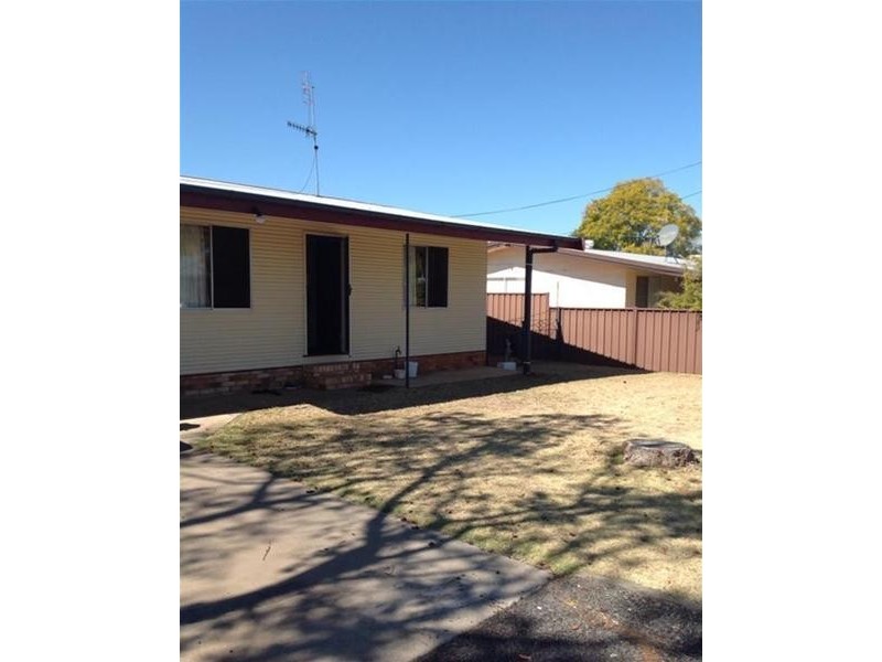 1 & 2/11 Covington Street, Chinchilla QLD 4413