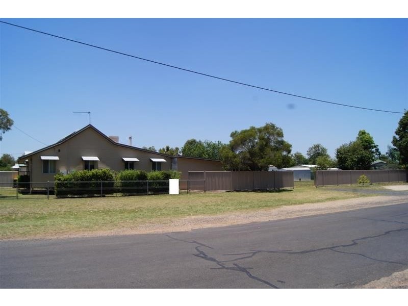 16 Russell Street, Chinchilla QLD 4413