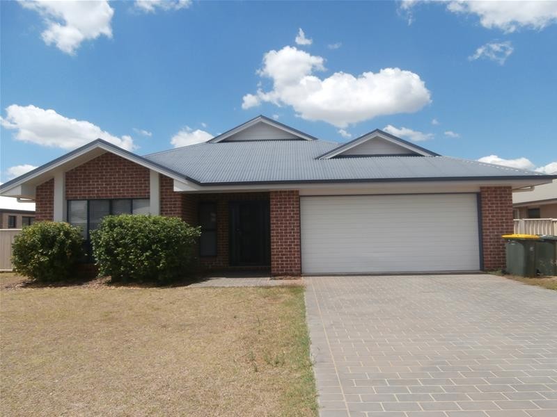 27 Sommerfeld Crescent, Chinchilla QLD 4413