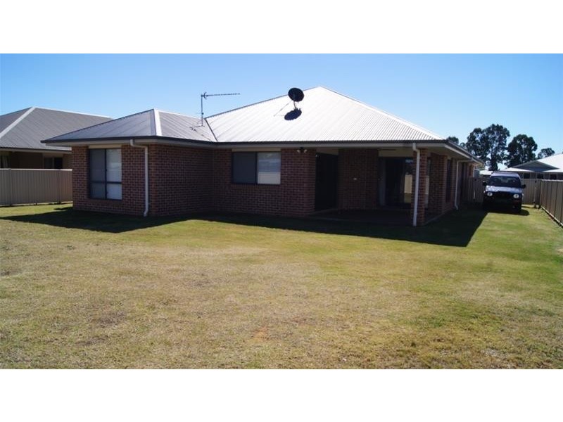 27 Sommerfeld Crescent, Chinchilla QLD 4413