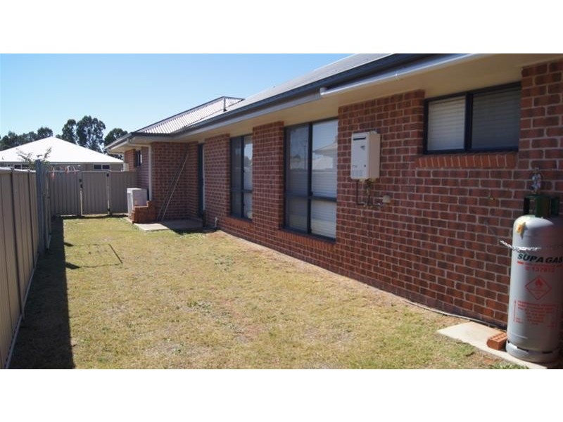 27 Sommerfeld Crescent, Chinchilla QLD 4413