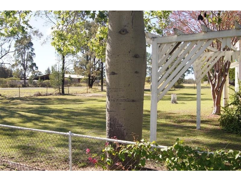 40 – 42 Pine Street, Miles QLD 4415