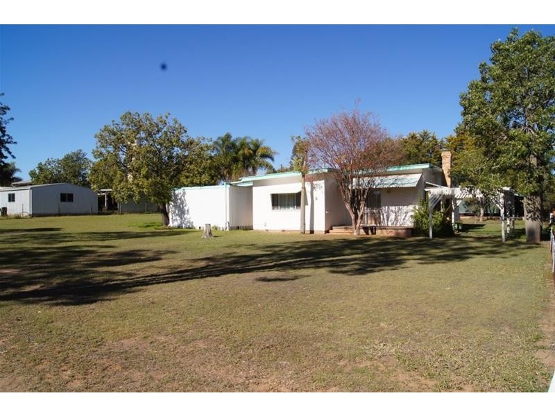 40 – 42 Pine Street, Miles QLD 4415