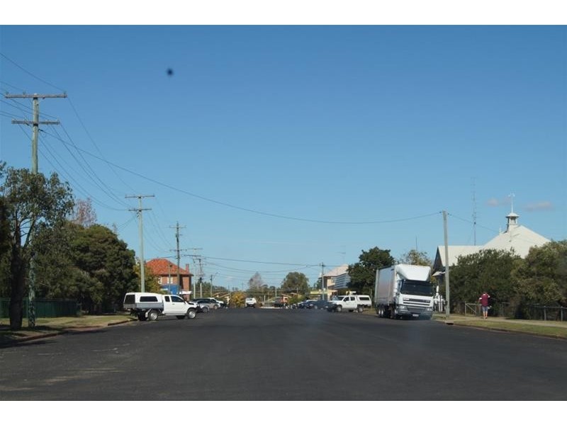 40 – 42 Pine Street, Miles QLD 4415