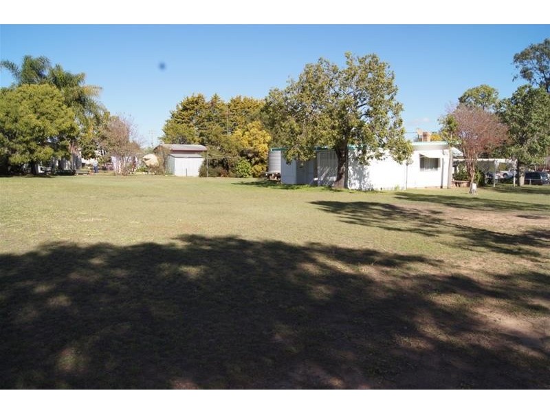 40 – 42 Pine Street, Miles QLD 4415