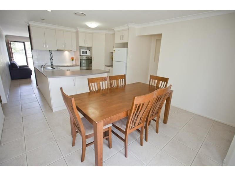 2/27 Mann Street, Chinchilla QLD 4413