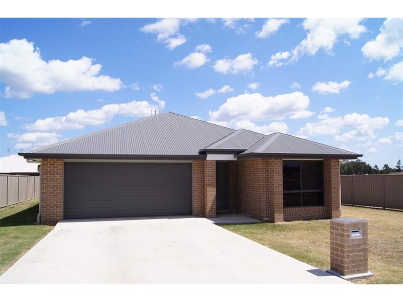 31 Racecourse Road, Miles QLD 4415