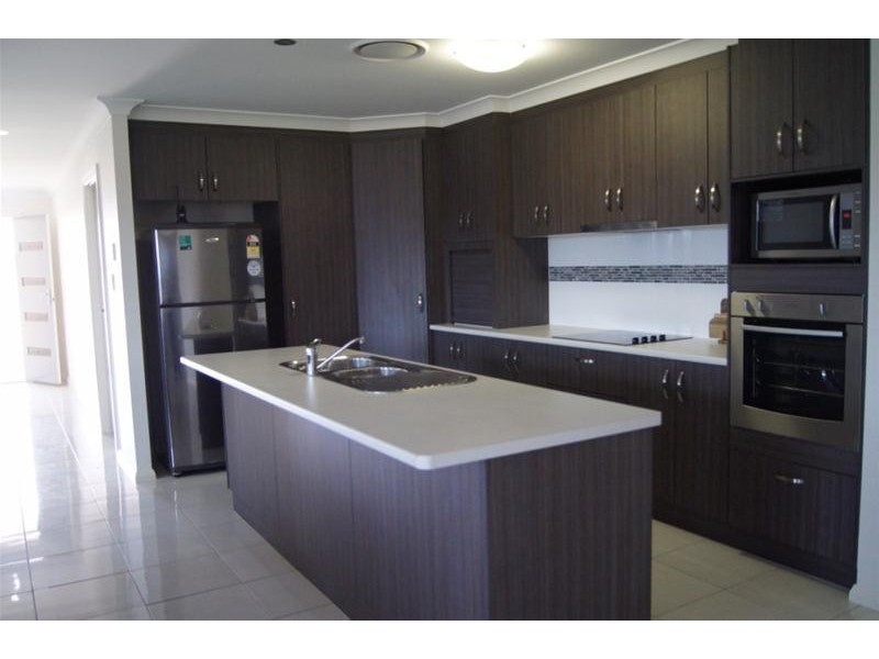 31 Racecourse Road, Miles QLD 4415