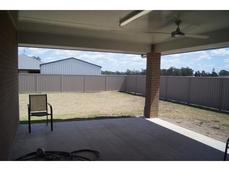 31 Racecourse Road, Miles QLD 4415