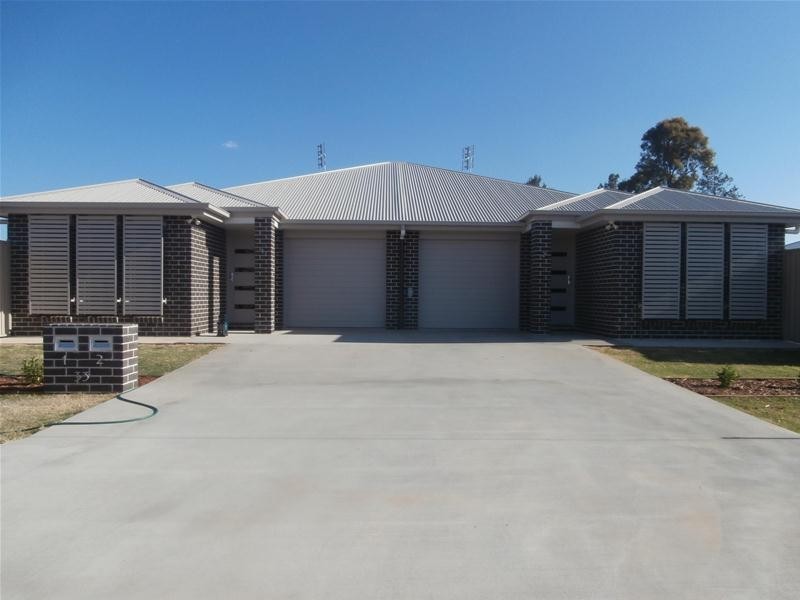 Unit 1and Unit 2 33 Skewis Street, Chinchilla QLD 4413