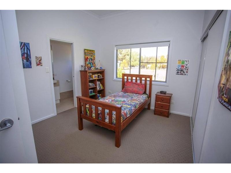 33 Sommerfeld Crescent, Chinchilla QLD 4413