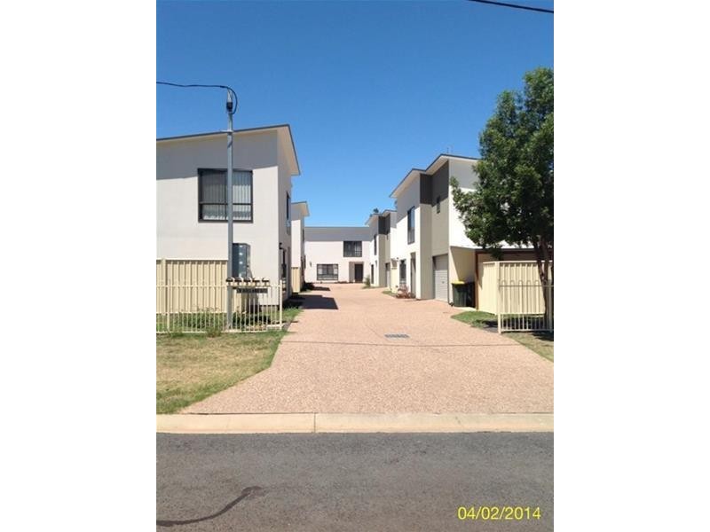 4/6 Holland Street, Chinchilla QLD 4413