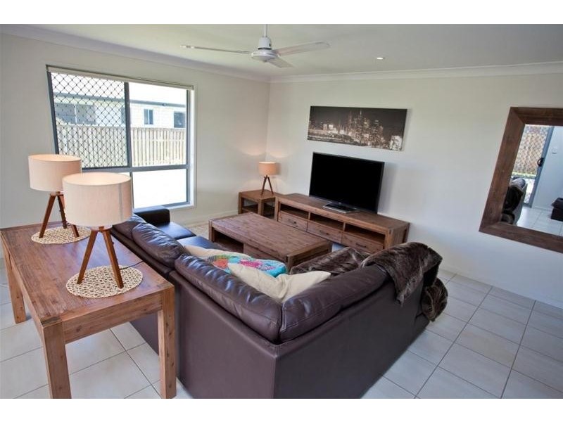 11 Hughes Avenue, Chinchilla QLD 4413