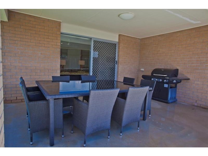 11 Hughes Avenue, Chinchilla QLD 4413