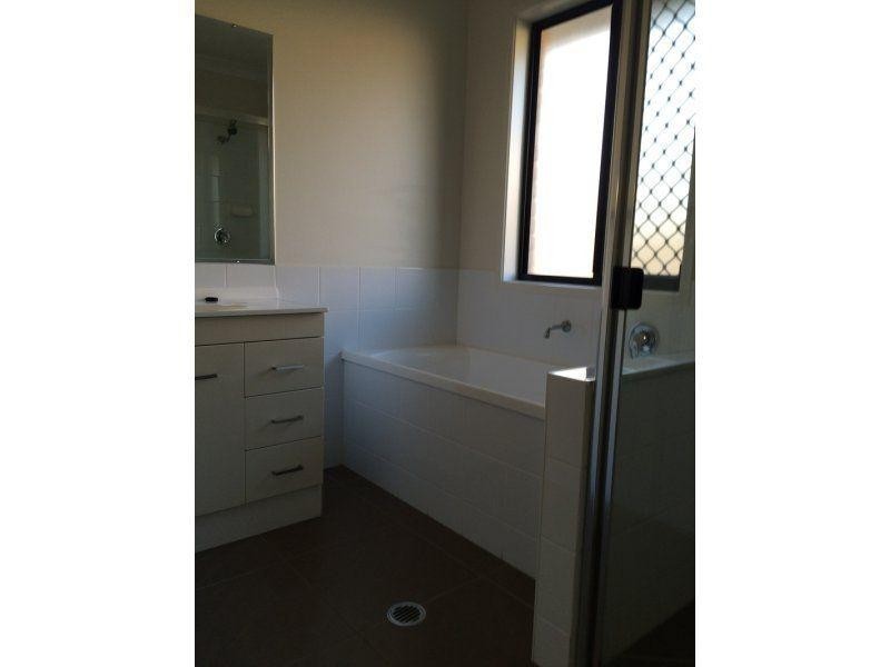 2/14 Back Avenue, Chinchilla QLD 4413