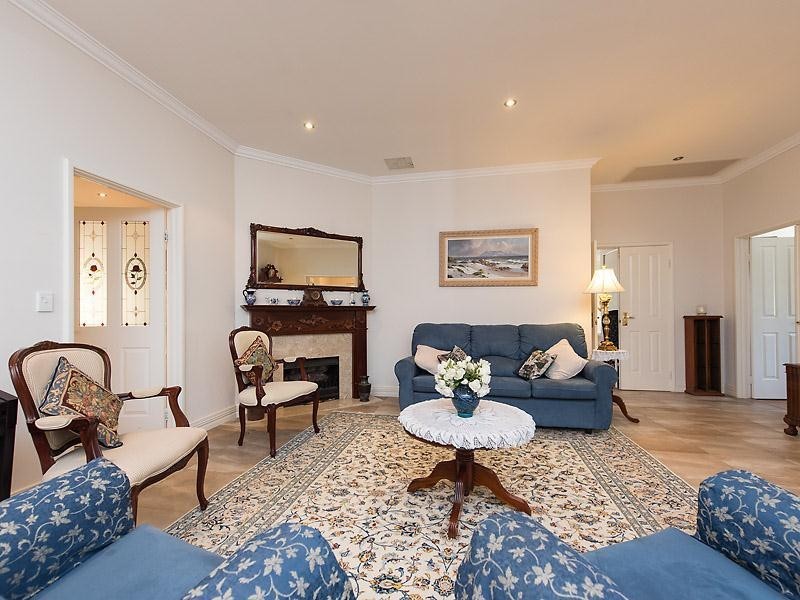 7 Mossman Crescent, Bull Creek WA 6149