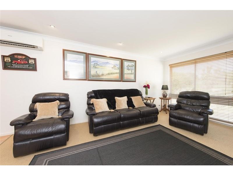 11 Hogarth Way, Bateman WA 6150