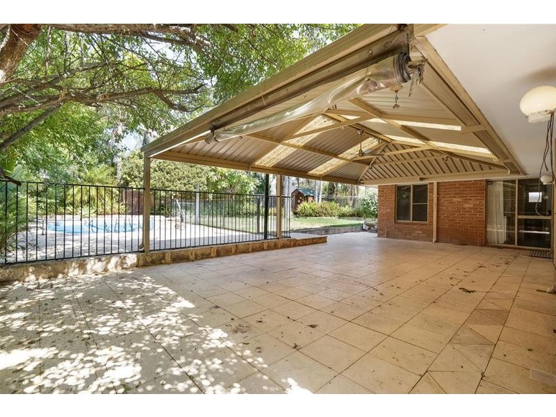 5 Charrington Court, Leeming WA 6149