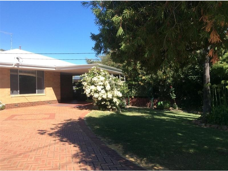 166B Kitchener Road, Alfred Cove WA 6154