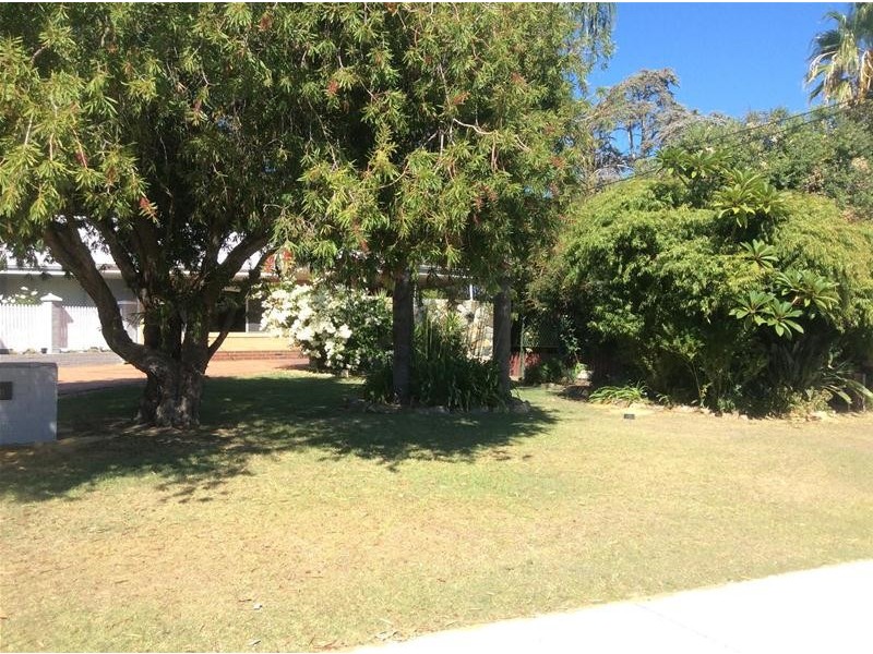 166B Kitchener Road, Alfred Cove WA 6154