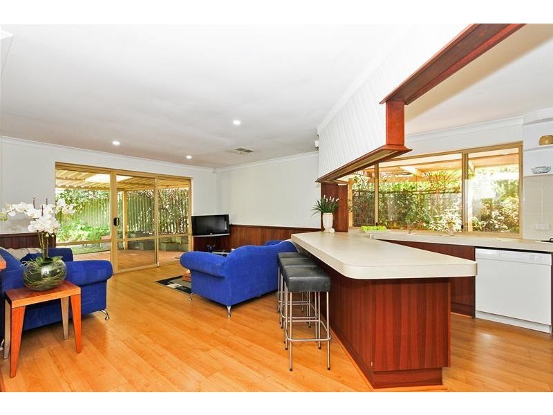 42 Urbahns Crescent, Bateman WA 6150