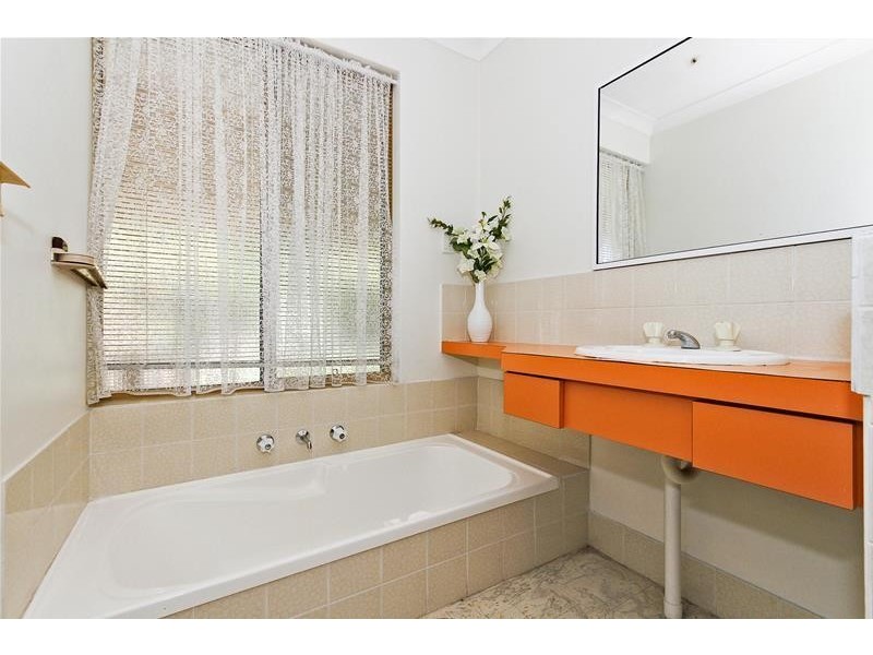 42 Urbahns Crescent, Bateman WA 6150