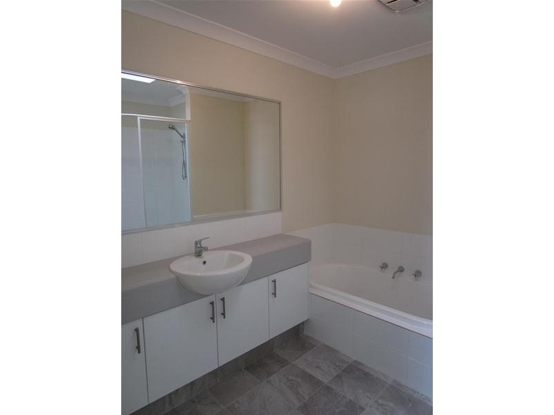 18 Shimmer Street, Wellard WA 6170