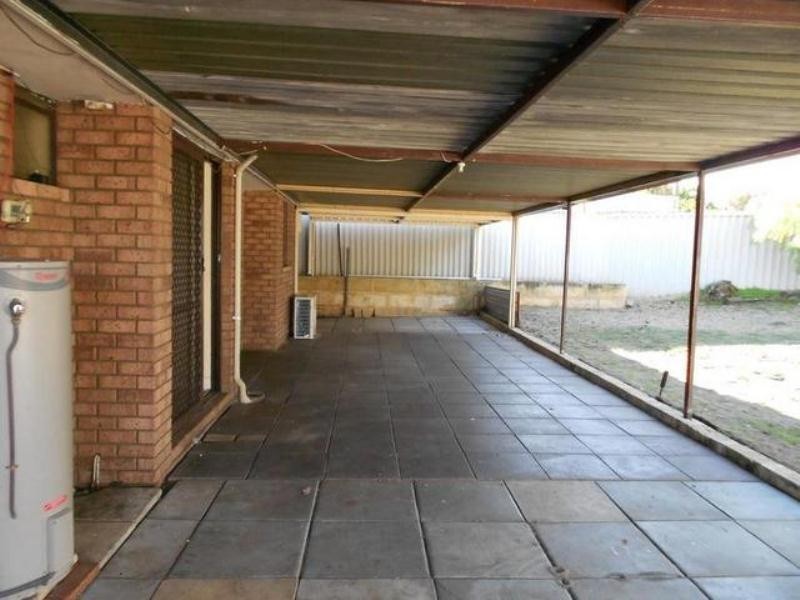 12 Tinaroo Court, South Lake WA 6164