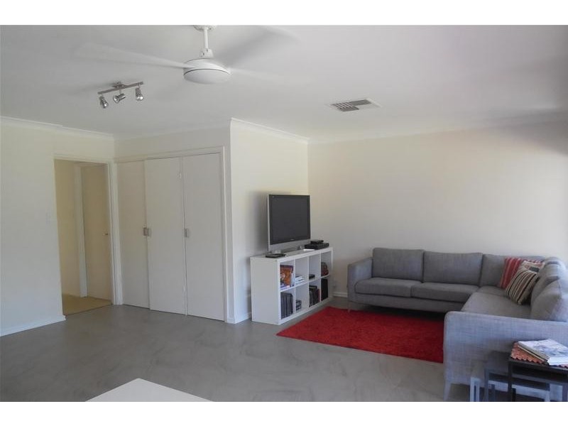 16 Findlay Road, Leeming WA 6149