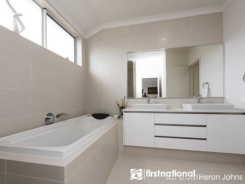 33 Longford Road, Beaconsfield WA 6162