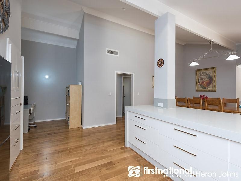 11 Sellen Court, Leeming WA 6149