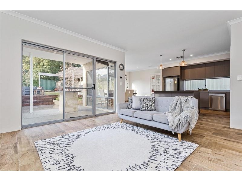 12B Mandala Crescent, Bateman WA 6150