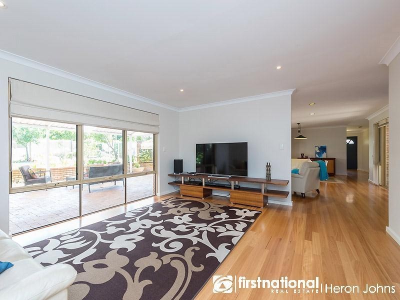 22 Kershaw Gardens, Leeming WA 6149