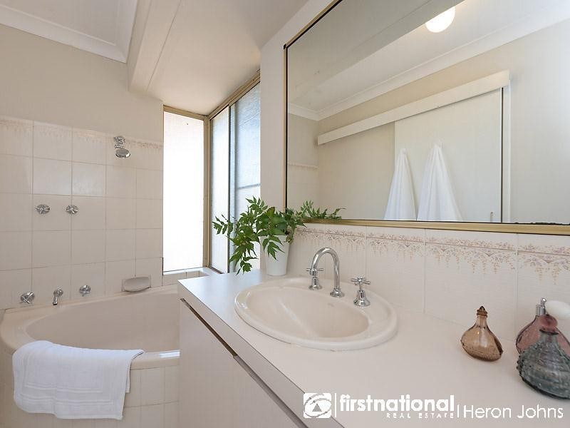 22 Kershaw Gardens, Leeming WA 6149