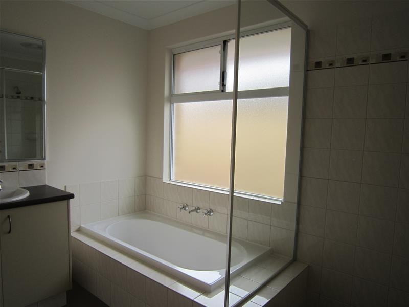 10 Lipari Terrace, Canning Vale WA 6155