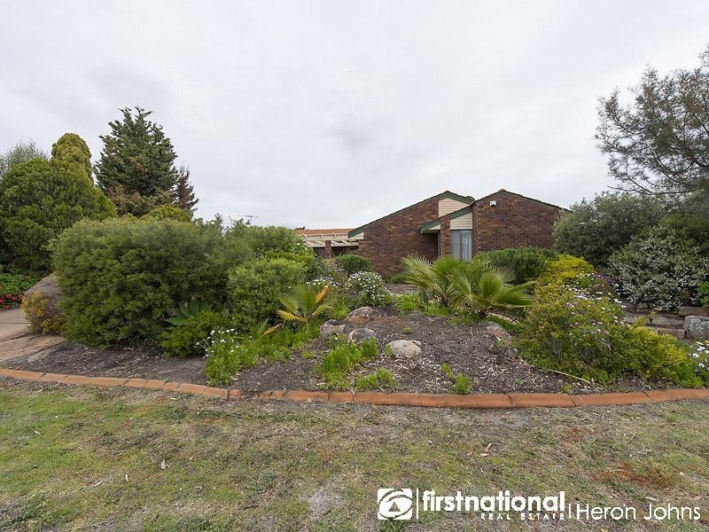 33 Nicholls Crescent, Bull Creek WA 6149