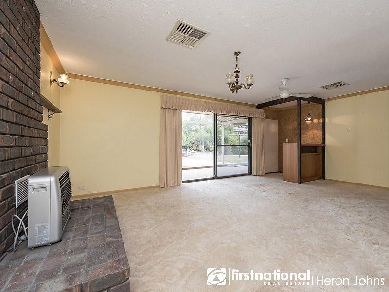 33 Nicholls Crescent, Bull Creek WA 6149