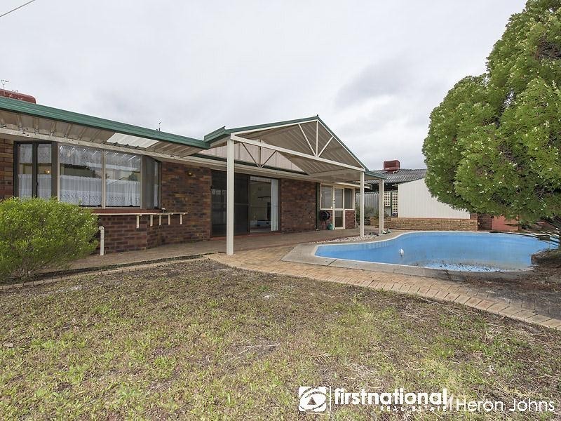 33 Nicholls Crescent, Bull Creek WA 6149