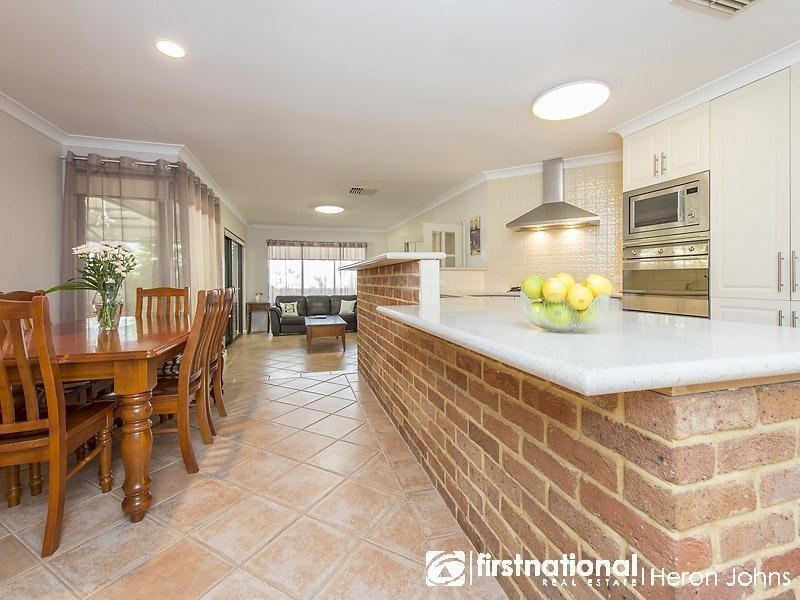 7 Pirrett Court, Leeming WA 6149