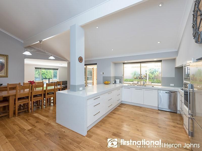 11 Sellen Court, Leeming WA 6149