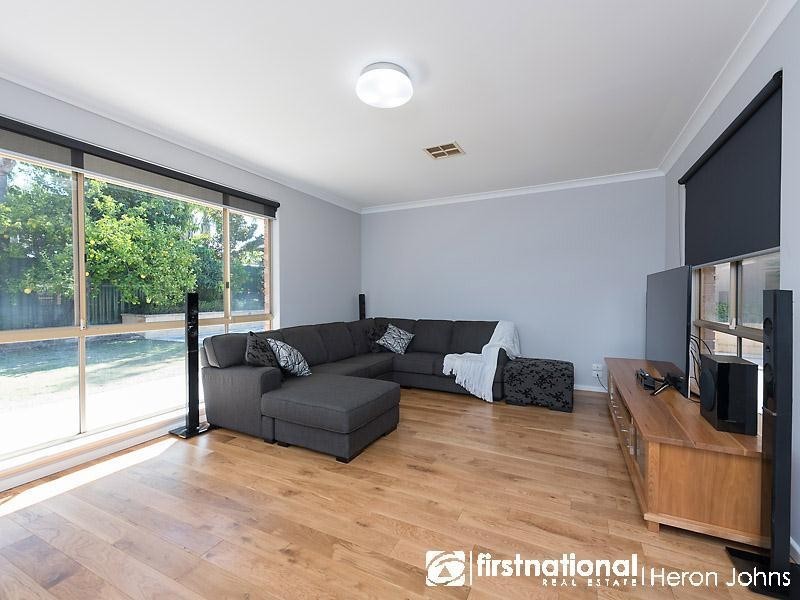 11 Sellen Court, Leeming WA 6149