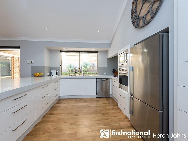 11 Sellen Court, Leeming WA 6149