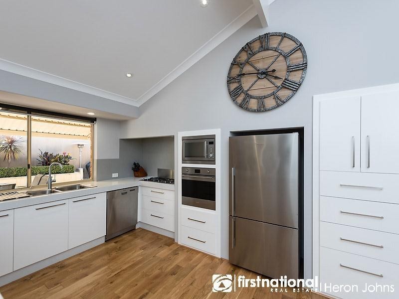 11 Sellen Court, Leeming WA 6149