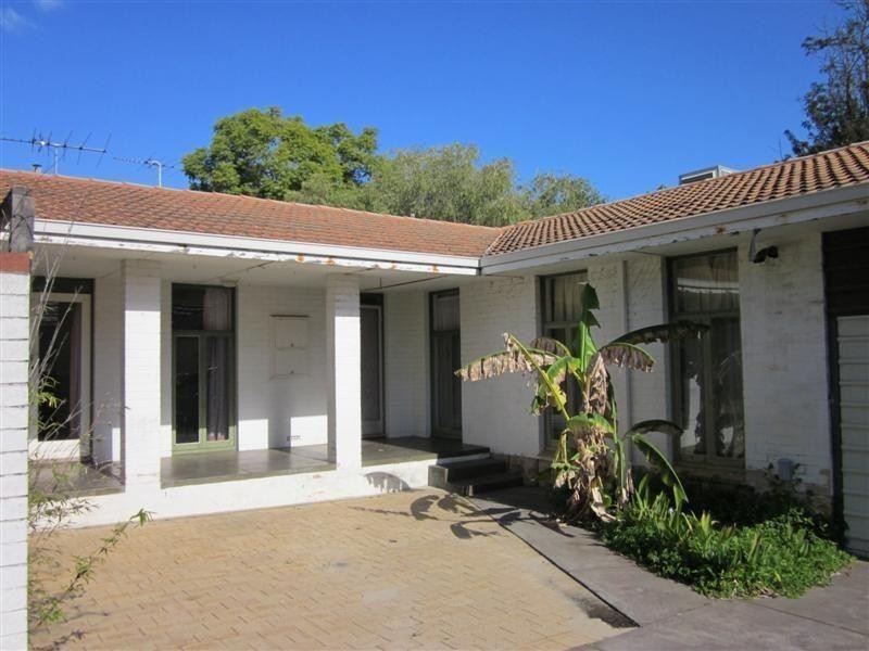 12 Rogerson Road, Mount Pleasant WA 6153