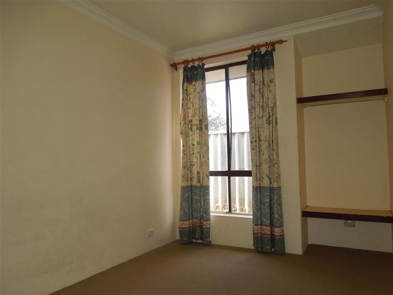 12 Tinaroo Court, South Lake WA 6164