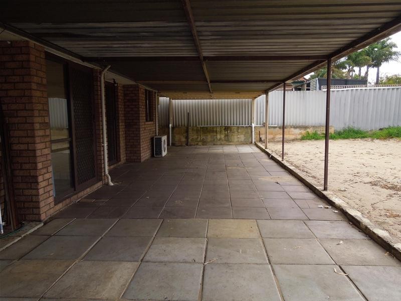 12 Tinaroo Court, South Lake WA 6164