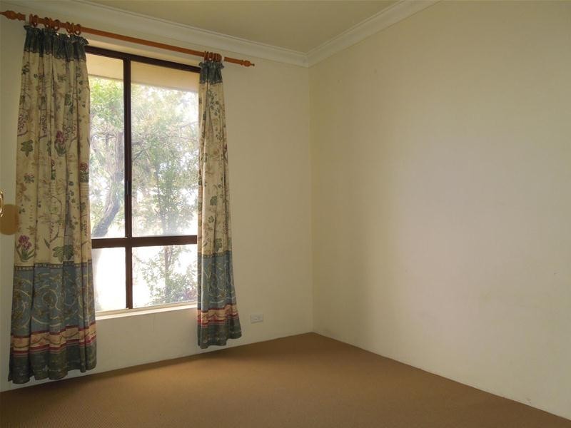 12 Tinaroo Court, South Lake WA 6164