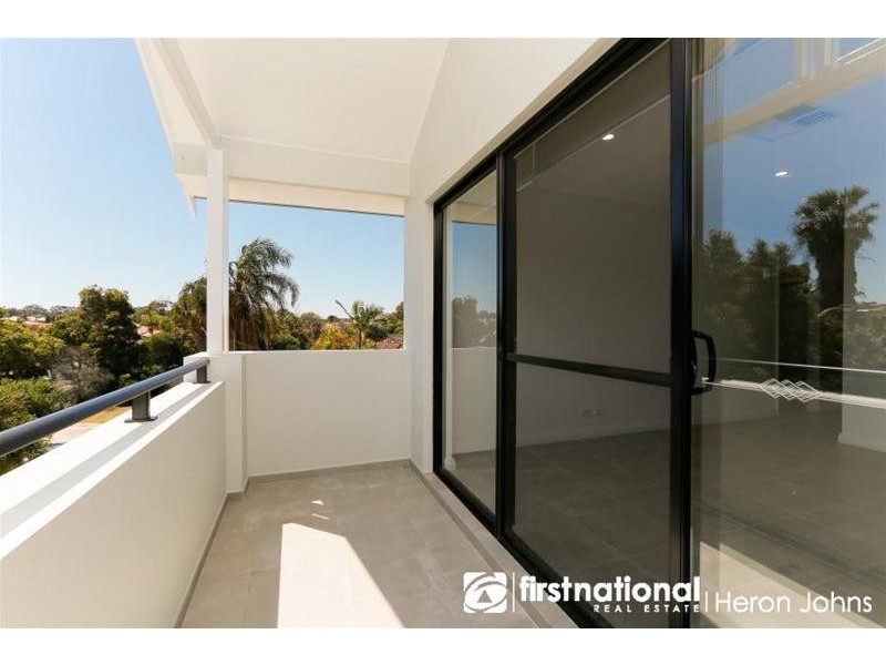 3B Pinnock Close, Kardinya WA 6163